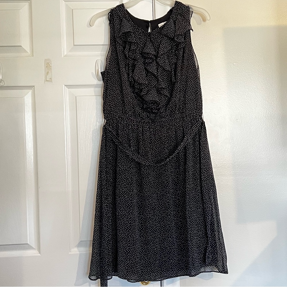 Sleeveless belted dress